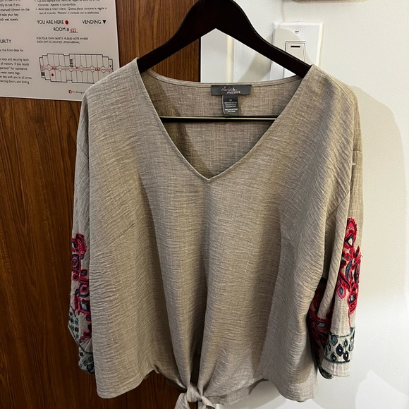 Olivia & Martin Blouse Top 1X Tan Embroidered bell Sleeve bohemian Hippie - Picture 8 of 10